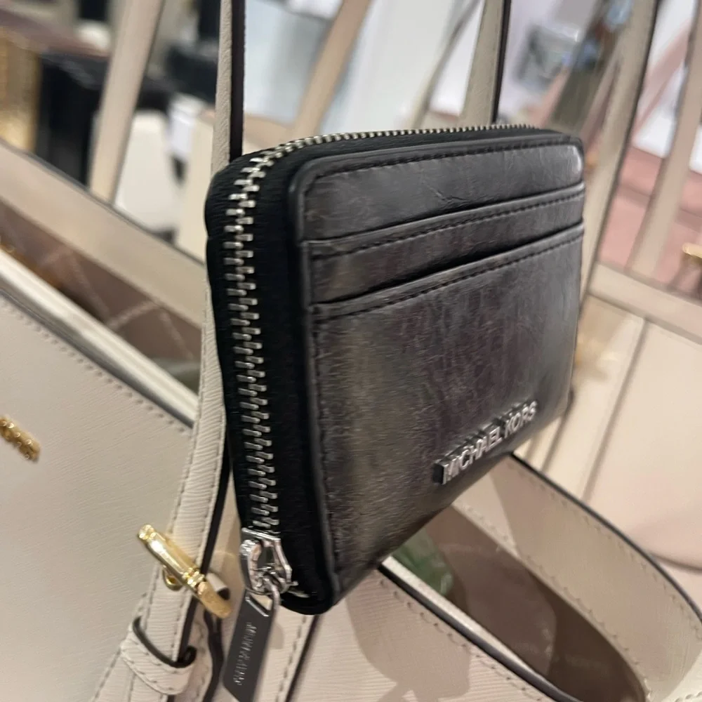 MICHAEL KORS Jet Set Medium Distressed Zip Around Card Case Black NWT
